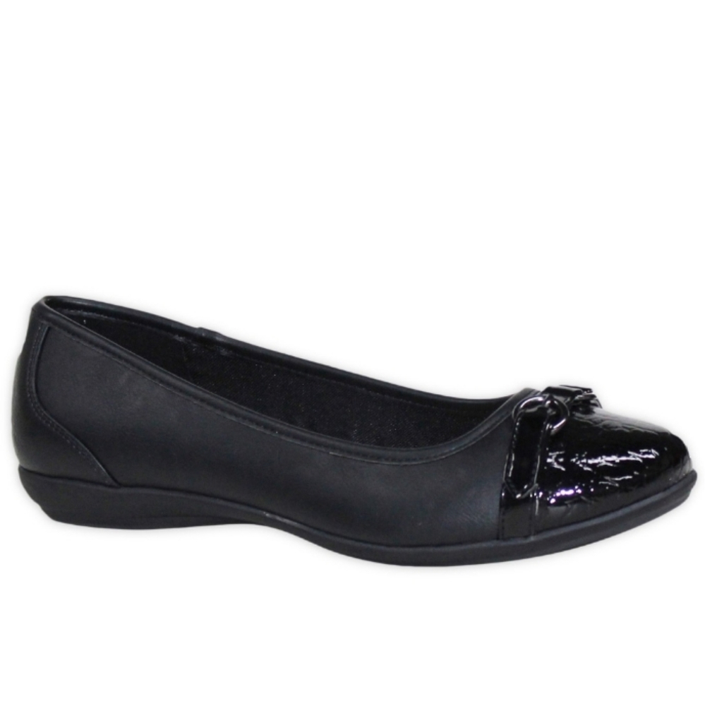 NWT Time and Tru Buckle Toe Flats